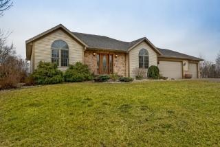 10112 Standing Oak Dr, Weston, WI 54476-5675