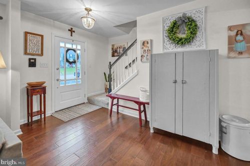 595 Sterling Dr, Red Lion, PA 17356-9510
