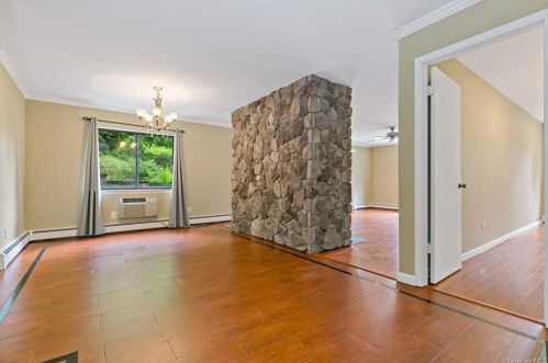 31 Briarcliff Dr, Crotonville NY  10562-2301 exterior