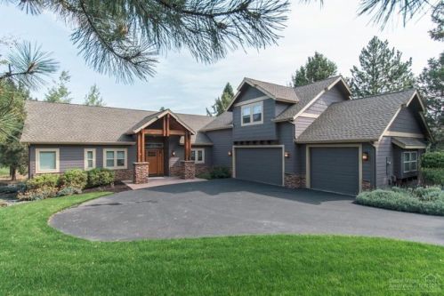 3026 Fairway Hts Dr, Bend OR  97701-6826 exterior