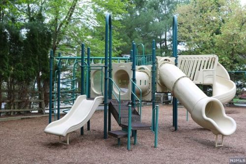 44 Hunters Run, Oakland NJ  07436-2344 exterior