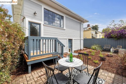 409 45th St, Oakland CA  94609-2124 exterior