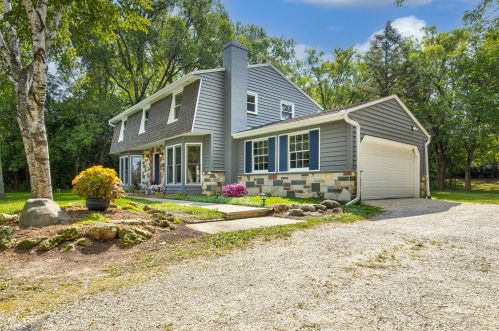 9019 Poplar Dr, Thiensville WI  53097-3155 exterior