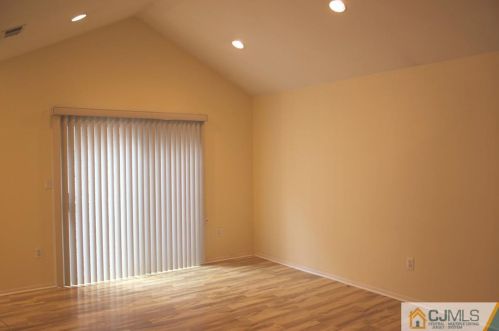 404 Cypress Ln, East Brunswick NJ  08816-5249 exterior