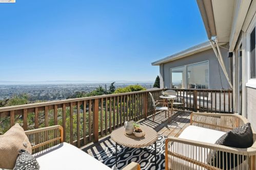 8017 Crest Ave, Oakland CA  94605-3611 exterior