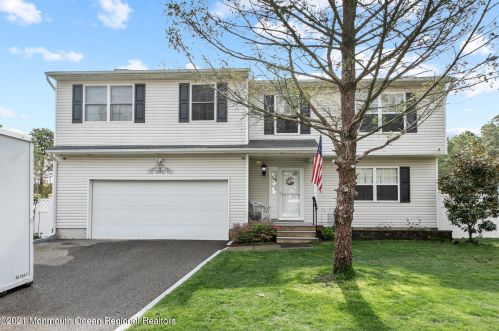 23 Paris Dr, Bricktown, NJ 08723-1804