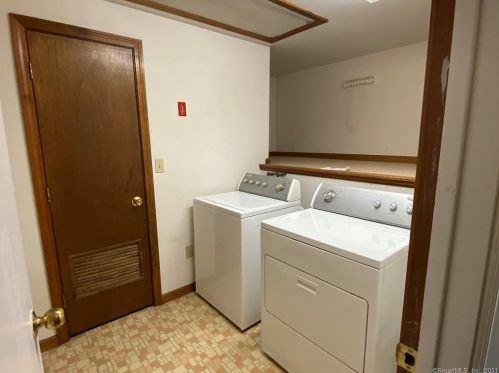 81 Trolley Cir, Milford CT  06460-5976 exterior