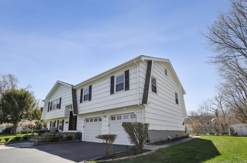 11 Lynwood Dr, Bridgeport, CT 06611-1905