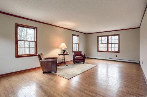 8 Thunder Ridge Rd, Sandy Hook CT  06482-1643 exterior