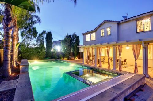 9872 Winkle Cir, Elk Grove CA  95757-6276 exterior