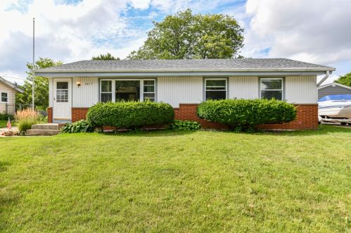 8617 Westbrook Dr, Sturtevant, WI 53177-2830