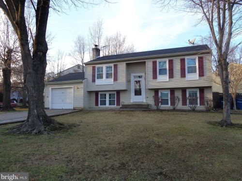 532 Merlins Ln, Herndon, VA 20170-3125
