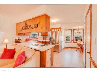 330 Spurlane Cir, Chesapeake, VA 23322-5465