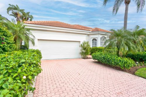 118 Windward Dr, West Palm Beach, FL 33418-4009