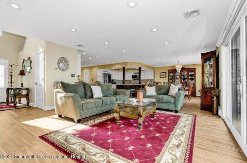 98 Jib Ln, Bricktown NJ  08723-6747 exterior