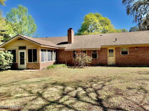 927 Magnolia Bluff Cir, Beaufort SC  29902-6921 exterior