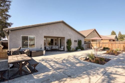2440 Greenboro St, Turlock CA  95382-1433 exterior