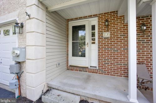 106 Fairway Dr, Collegeville, PA 19426-2153