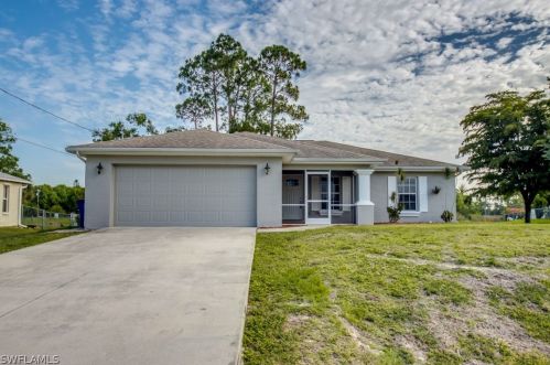 4322 16th St, Lehigh Acres, FL 33971-4916