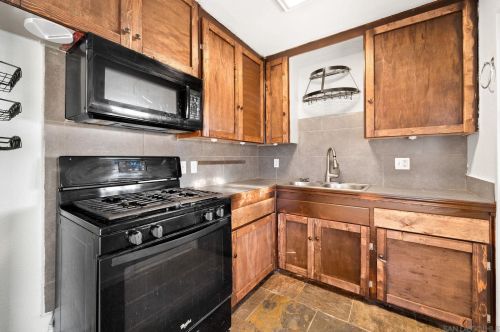 4220 Clairemont Dr, San Diego CA 92117-5536 exterior