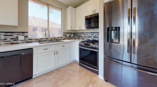 999 Leah Ln, Gilbert, AZ 85233-1915