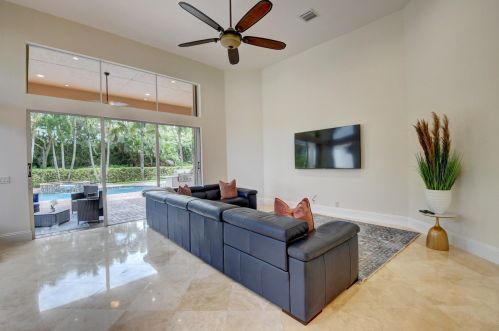 8696 Valhalla Dr, Delray Beach FL  33446-9568 exterior