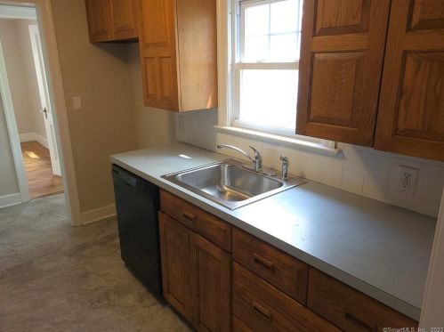 49 Norman St, Manchester CT  06040-6113 exterior