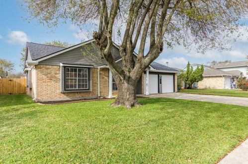 3841 Teakwood Dr, Morgans Point, TX 77571-4323