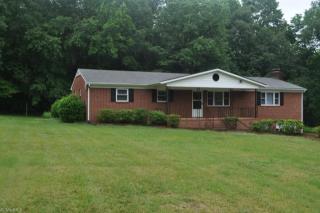 2900 Loretta Ln, Greensboro, NC 27405-3012