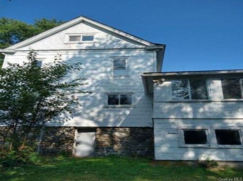 22 Erie St, Camp Bell Hall, NY 10916-2702