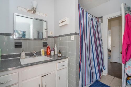 111 Eldridge St, Manchester CT  06040-5551 exterior