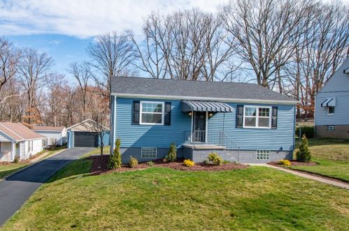 220 Beverly Dr, New Kensington PA  15068-3208 exterior