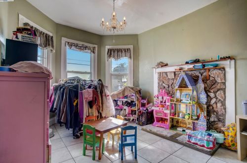 1725 96 Ave, Oakland CA  94603-1909 exterior