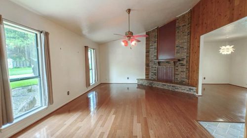 2610 Sprucewood Ln, Euless, TX 76039-2042