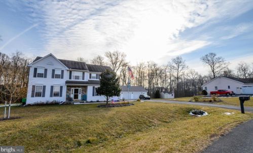 9 Andrew Ln, Bear, DE 19701-1542