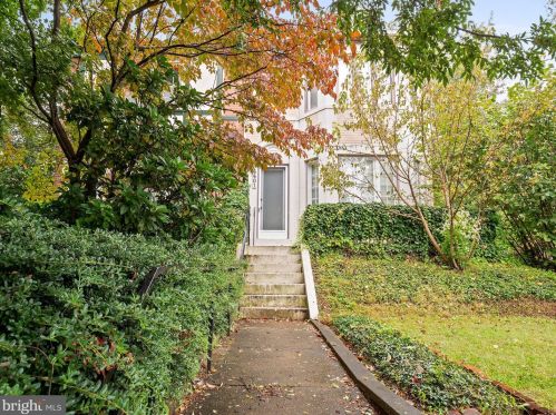 4401 Fessenden St, Washington, DC 20016-4065