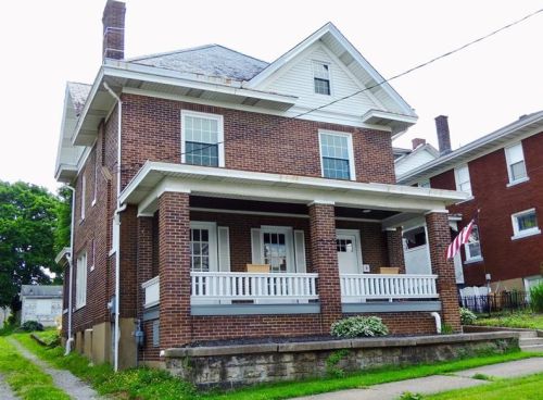 302 2nd St, Jeannette, PA 15644-1804