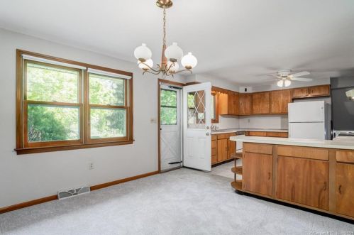 27 Welch Rd, North Haven CT  06473-2844 exterior