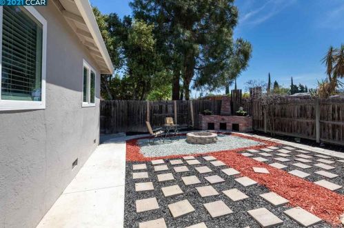 293 William Way, West Pittsburg CA  94565-4706 exterior
