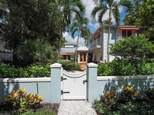 195 2nd Ave, Naples, FL 34102-8464
