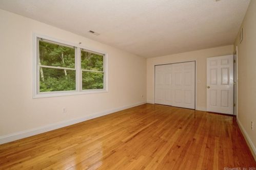 11 High Mdw Rd, Huntington CT 06484-3475 exterior