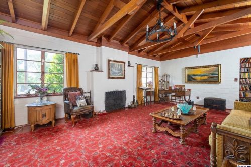915 Kenneth Rd, Glendale, CA 91202-1443