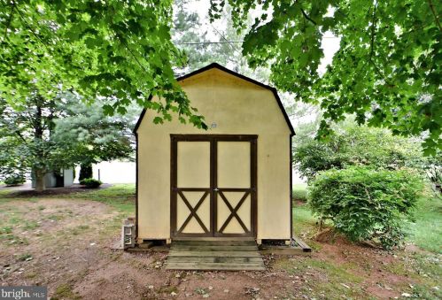 325 Lewis Rd, Limerick PA 19468-1510 exterior