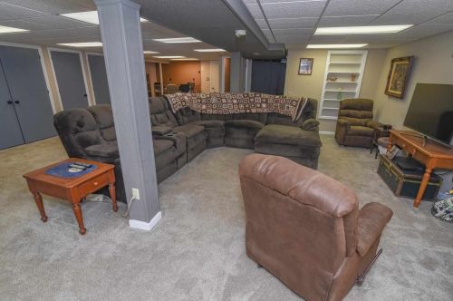 8883 Valley Circle Dr, Florence KY  41042-9523 exterior