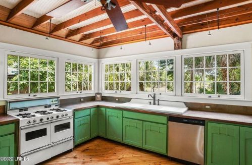 80 Gannet Pt Rd, Beaufort SC  29907-2306 exterior