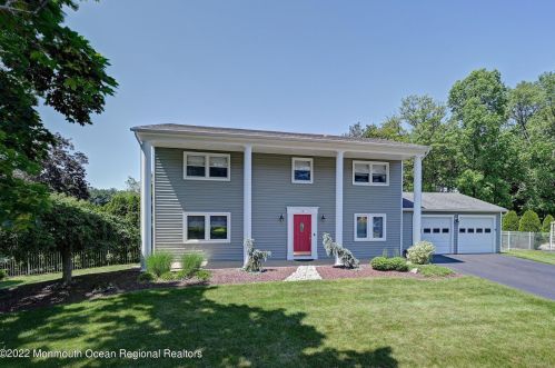 4 Sussex Rd, Morganville, NJ 07751-1332