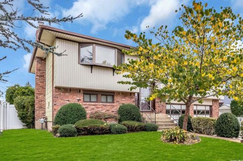 2515 Park Ct, North Bellmore, NY 11710-4501