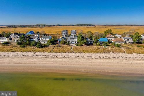 425 Bay Ave, Slaughter Beach DE  19963-4913 exterior