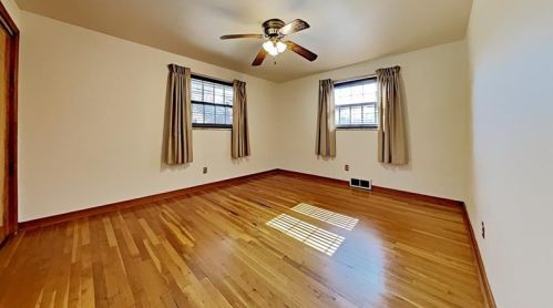 210 Lucille St, Glenshaw PA  15116-2033 exterior