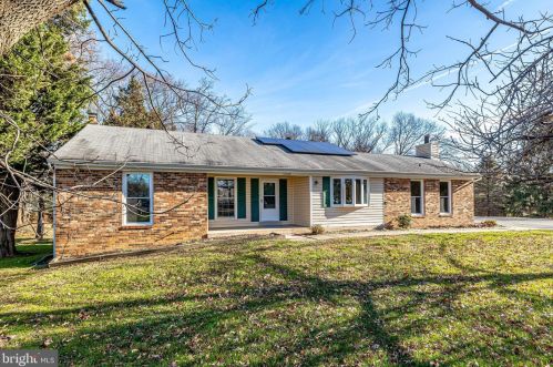 12348 Folkstone Dr, Herndon, VA 20171-1817